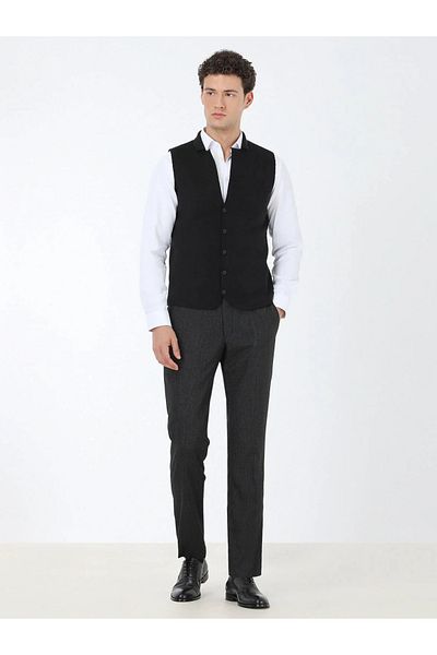 Kip Vestă neagră de tricotaj - Design simplu tricotat