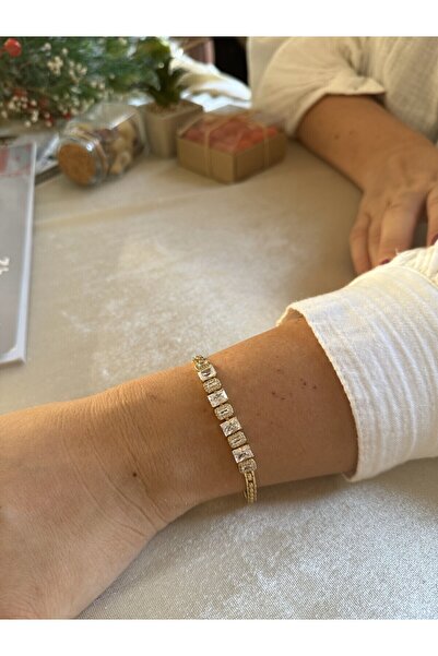 Butik سوار نسائي لامع بمظهر حجر الباجيت، تصميم ذهبي اللون جذاب