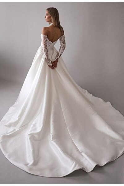 Zeliza Moda Evi Fransız Danteli Madonna Yaka Saten A Pile Yırtmaçllı Tasarım Gelinlik