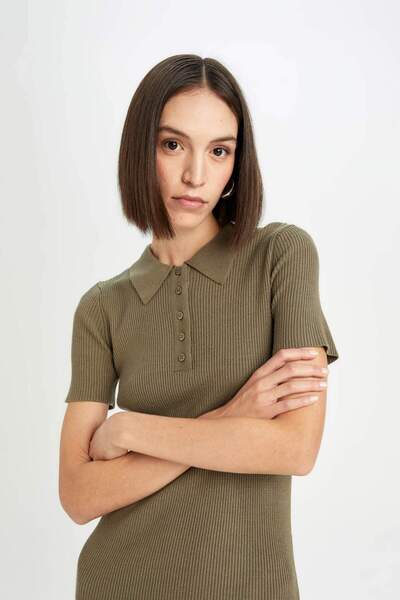 DeFacto Fitted Vücuda Oturan Polo Yaka Basic Düz Kısa Kollu Mini Triko Elbise D8718AX24AU