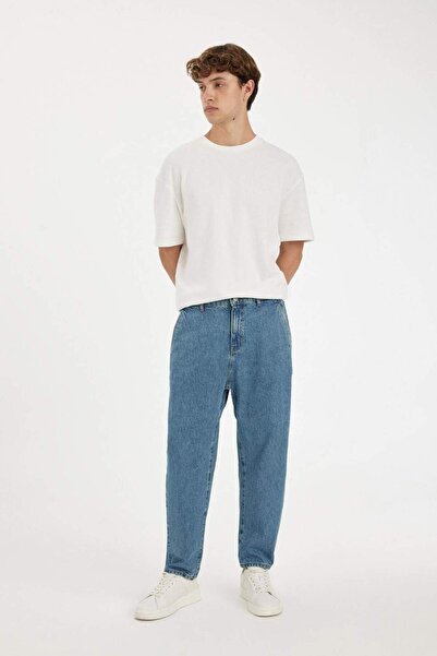 DeFacto Relaxed Slouchy Fit Havuç Kalıp Normal Bel Daralan Paça Jean Kar Yıkamalı Pantolon D7562AX24AU