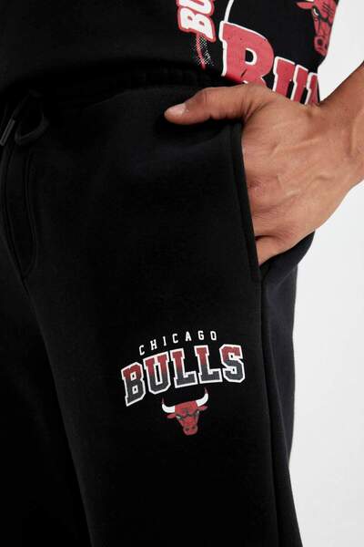 DeFacto DeFactoFit NBA Chicago Bulls Kalın Jogger Eşofman Altı Standart Fit Cepli Esnek Bantlı Paça C9273AX2
