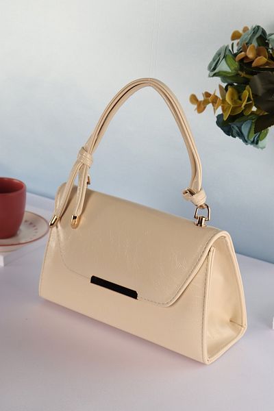 weem bag Elysara EB0602 | Чанта тип клъч от намачкана лачена кожа