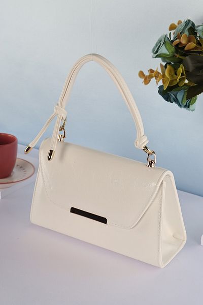 weem bag Elysara EB0602 | Чанта тип клъч от намачкана лачена кожа