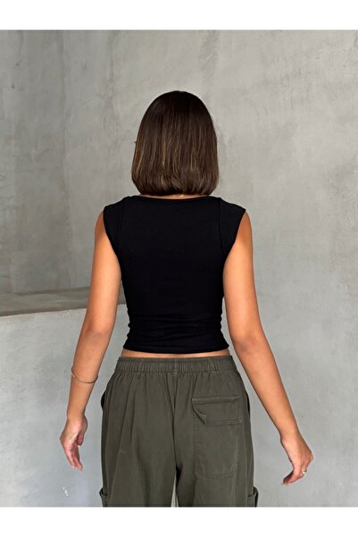 The Base Жіночий чорний трикотажний топ з кайдановим коміром