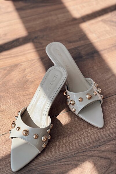 I Love Shoes Yonspe Patent Leather Trok Detailed Thin Heeled Slippers Beige