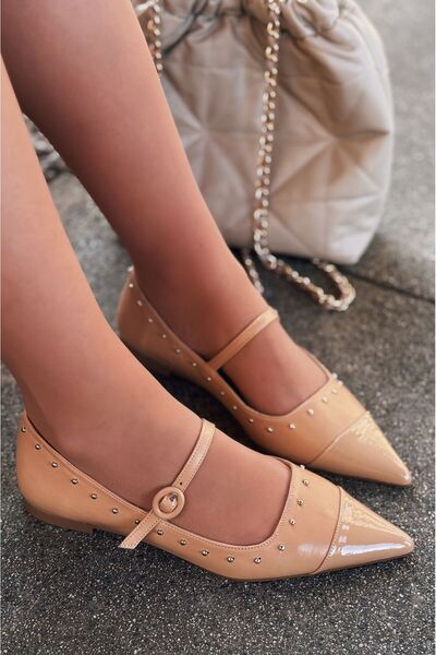 I Love Shoes حذاء باليه نسائي من الجلد غير اللامع من Panilo مزين بتفاصيل عارية