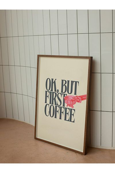 studio duha Τυπογραφική αφίσα με το γράμμα "OK, BUT FIRST COFFEE" – Μοντέρνος πίνακας χωρίς πλαίσιο - Διακόσμηση καφέ