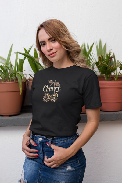 Butik Leoparlı Cherry Baskılı / Kadın çok renkli T-Shirt %100 Pamuk Regular f...