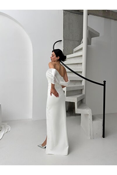 Serica Moda Λευκό βραδινό φόρεμα με λαιμόκοψη με μαργαριτάρι