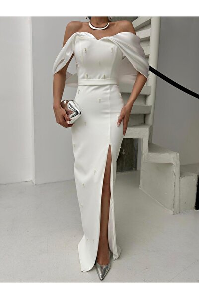 Serica Moda Λευκό βραδινό φόρεμα με λαιμόκοψη με μαργαριτάρι