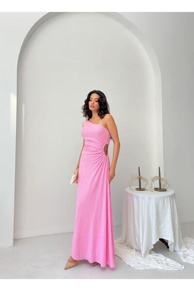 Serica Moda Ροζ φόρεμα με δαντέλα με έναν ώμο με λεπτομέρεια παραθύρου