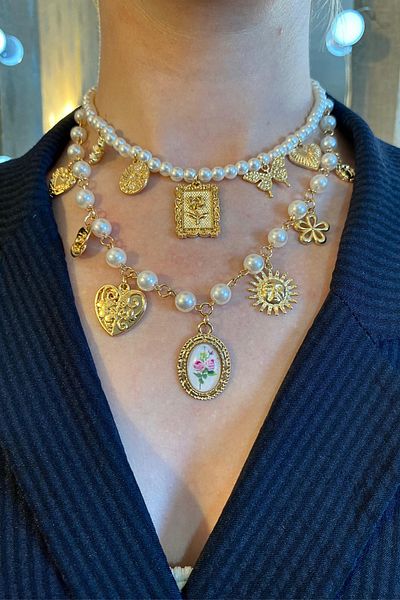 MIRADA JEWELRY Vintage Pearl French Palace Model Flower Pattern Double Charm Necklace