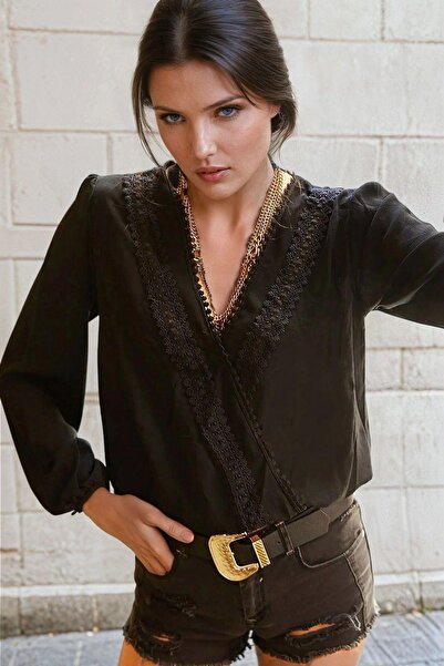 NEW LAVİVA Siyah Yakası Güpürlü, Kolları Lastik Detaylı, Uzun Kollu Bluz