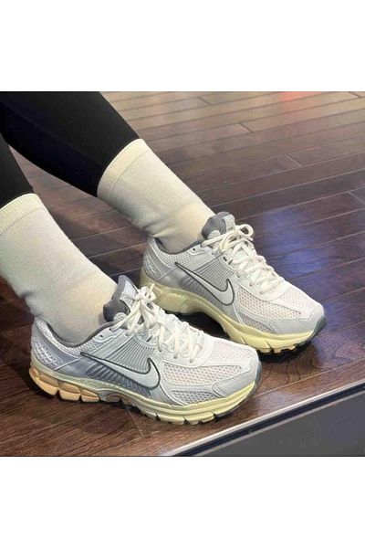 Nike Zoom Vomero 5 Women's White Sneaker Sportie