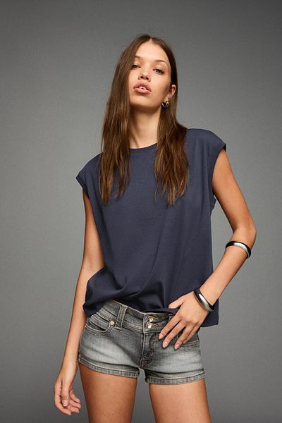 Bershka بلوزة بدون أكمام