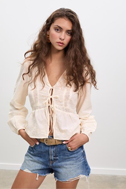 Stradivarius Loose-fitting embroidered knot blouse