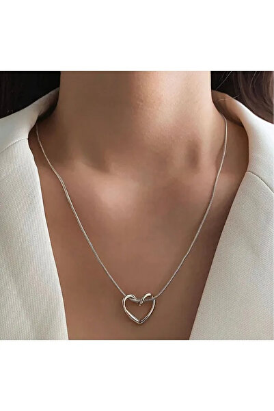 Gunessa قلادة على شكل قلب من الفولاذ المقاوم للصدأ مع عقدة على شكل قلب مجوف