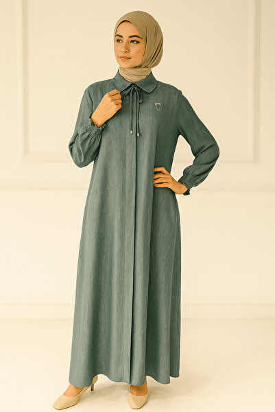 Doque 55006 ÖNDEN GİZLİ DÜĞMELİ KOL UCU LASTİKLİ A KESİM KREP KUMAŞ FERACE #04-25#