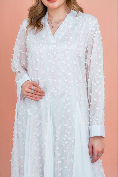 IKKXA Soft Petals Embroidered Jalabiya
