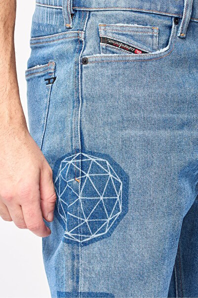 Diesel Men Carrot Fit Washed Stretchable Denim, Blue