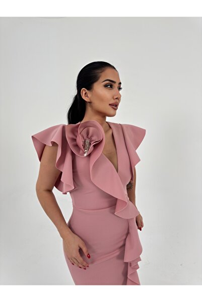 1Moda1Tarz Kadın İthal kumaştan Zincirli Gül Detaylı Fırfır Desen Yırtmaçlı Astarlı Özel Tasarım Elbise