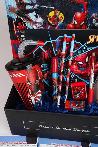SPIDERMAN DEKOMUS ÖZEL KUTULU LİSANSLI 19 PARÇA KIRTASİYE SETİ PİPETLİ BARDAK,RESİM DEFTERİ,KURŞUN K