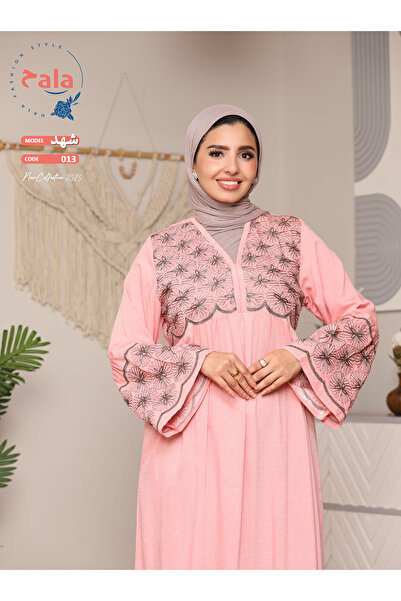 Hala جلابية استقبال مطرزة ومصنوعة من قماش الكتان الخفيف والناعم يمنحك شعورًا ...