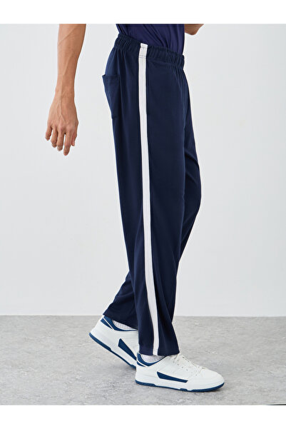 Styli بنطال رياضي رجالي مريح باللون الأزرق الداكن بشريط جانبي