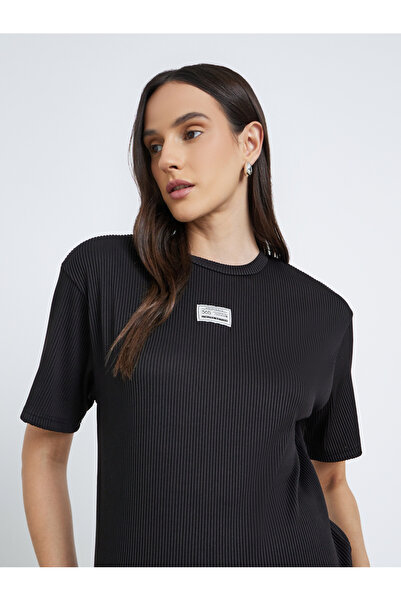 Styli تي شيرت نسائي أسود مضلع كبير الحجم