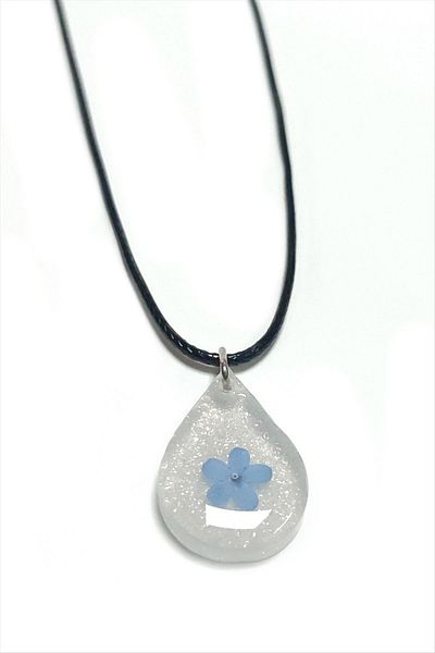 storeks Forget Me Not Flower Drop Epoxy Necklace