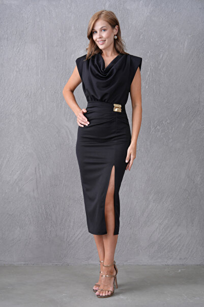 lovebox Kadın Degaje Yaka Yırtmaç ve Aksesuar ve Drape Tasarımlı Kolsuz Siyah Midi Abiye Elbise 77130