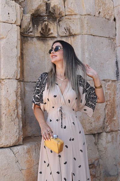 bytugcekaya Rochie bej cu model șal cu talie elastică