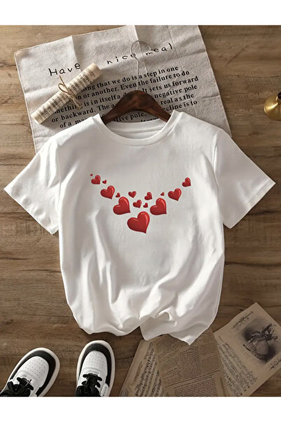 FUFLUNS تي شيرت برقبة دائرية كبيرة الحجم مطبوع عليه قلوب صغيرة حمراء