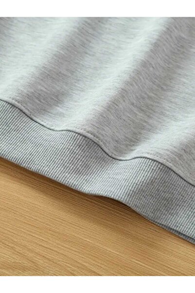 caddekombin Mor Menekşe Baskılı Bisiklet Yaka Gri Sweatshirt