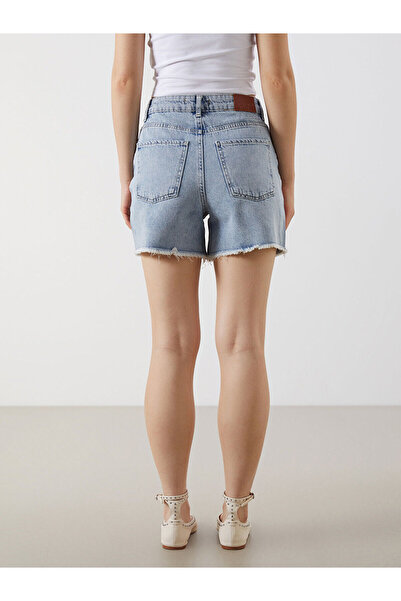 LC Waikiki Shorts de damă din denim cu detaliu rupt, cu croiala strânsă, Vizyon New Season