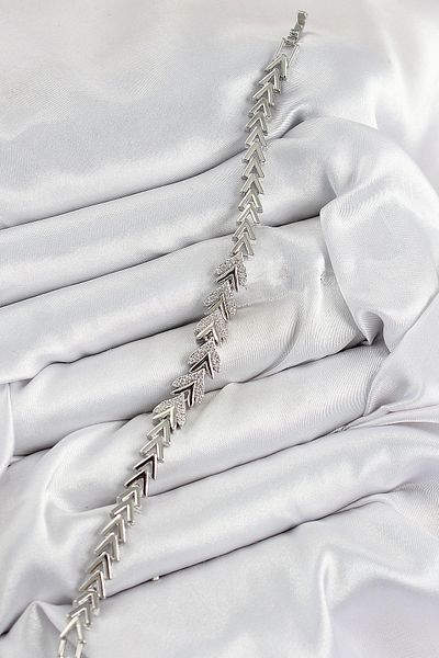 shopwave Brass Zircon Stone Row Arrow Model Silver Color Women's Bracelet