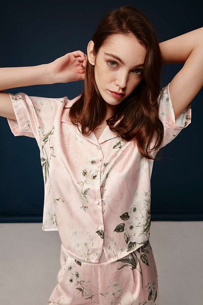 Bonnie Clyde Pink Elegant Floral Patterned Shirt and Short Leg Pajamas Set 2-Piece Boxed - Ilc2.30V01R8Gnec-Pe