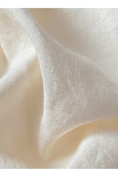 LUNA HOME 3-Piece Set:single-size fitted bedsheet and two pillowcases, washable cotton in a milky white color.