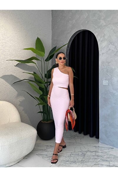 By Merve Darende Gofre Tek Omuz Bel Dekolteli Midi Elbise