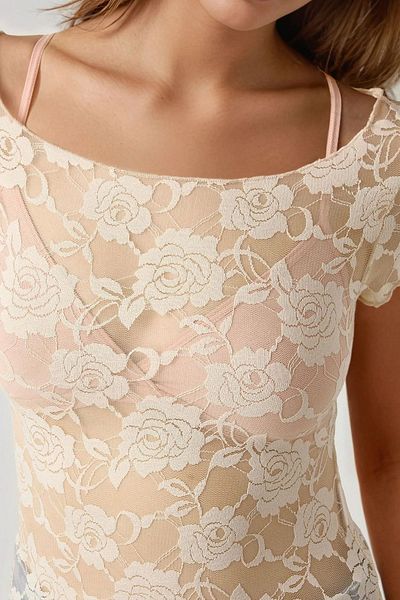 Hiccup Top scurt din dantelă florală Pika Collection