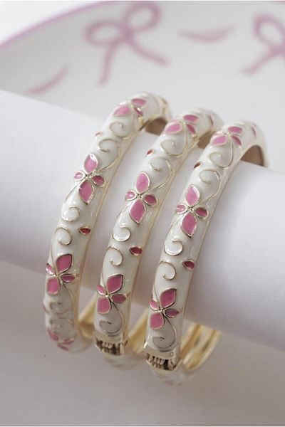 AŞIK ACCESSORIES White Floral Enamel Handcuff Bracelet