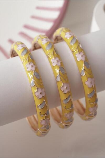 AŞIK ACCESSORIES Yellow Floral Enamel Handcuff Bracelet