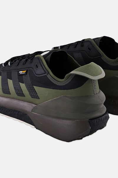adidas حذاء جري رجالي من Avryn برباط، لون زيتوني