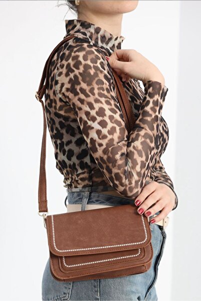 FLARF Zarif ve işlevsel yapısıyla dikkat çeken bu omuz çantası,