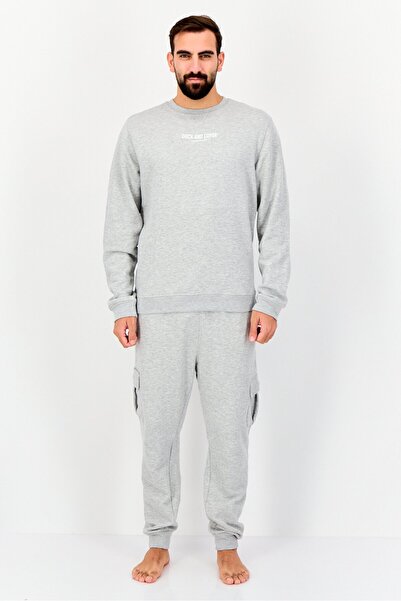 Duck and Cover طقم بيجامة رجالي من قطعتين بشعار العلامة التجارية، رمادي