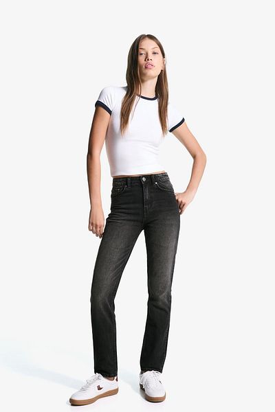 Bershka Comfort-fit hi-rise mom jeans