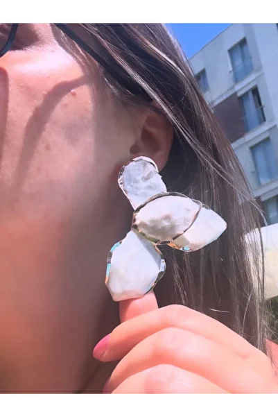 bijuxbymrv Zr Pearlescent Leaf Earrings