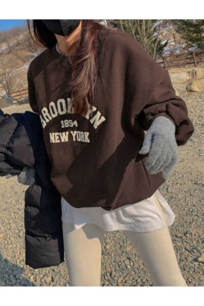 Harajuku Style مقاس كبير مطبوع باللون البني من بروكلين