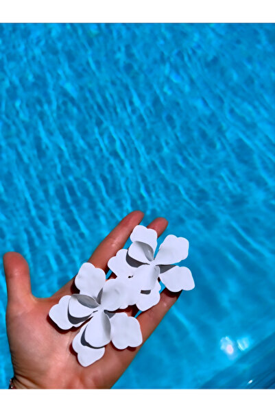 bijuxbymrv White Flower Earrings